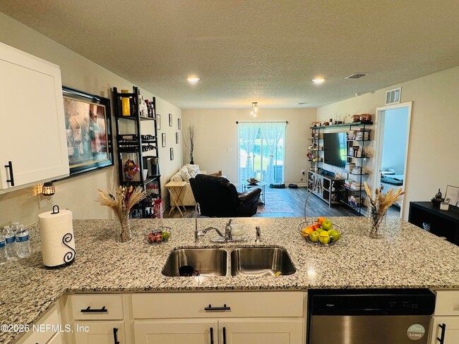 Photo - 45287 Red Brick Dr