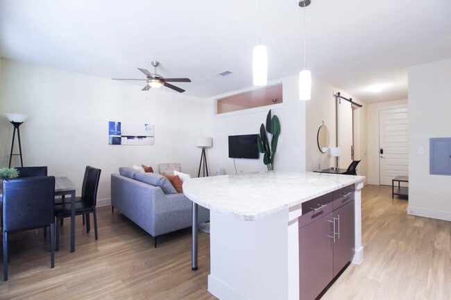 Photo - 1957 Fountain View Dr Unit ID1391603P