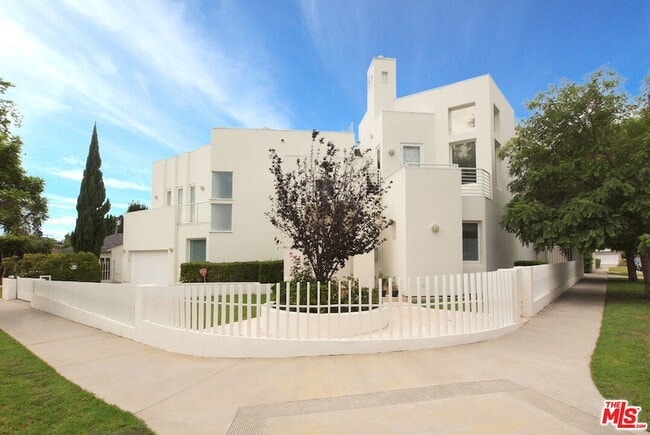 Building Photo - 269 N Bundy Dr