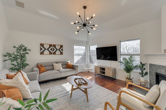 Building Photo - 4036 Falcon Ridge Dr Unit ID1056395P