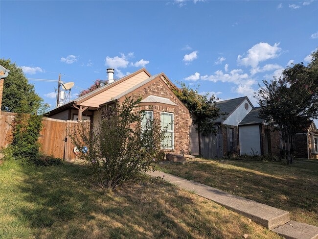 Photo - 323 Teakwood Ln