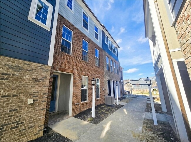 Photo - 305 Frederick Wy