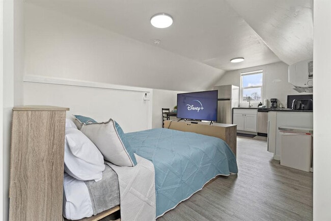 Building Photo - 523 18th Ave S Unit ID1308965P