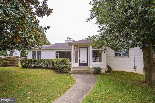 Building Photo - 5205 Saratoga Ave