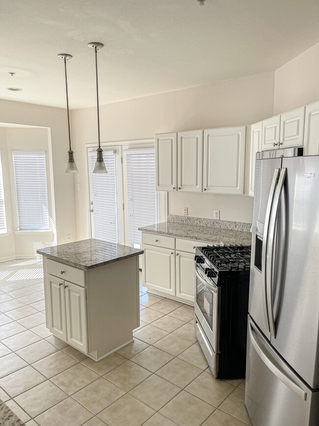 The Plantation - 3BR, 2BA - 1,756SF - Kitchen - Legacy Oaks at Spring Hill Apartments