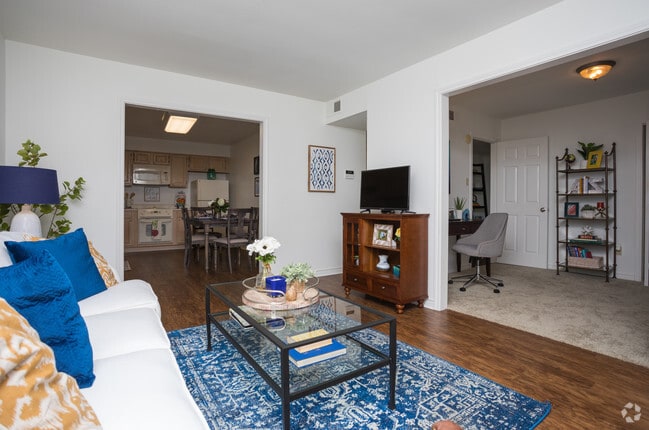 2BR, 2BA - 1,150 SF - Edenborn Courts and Gardens