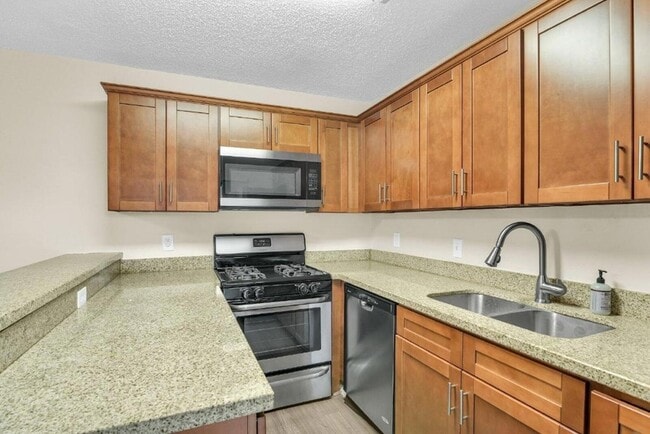 Photo - 2333 Waterside Dr