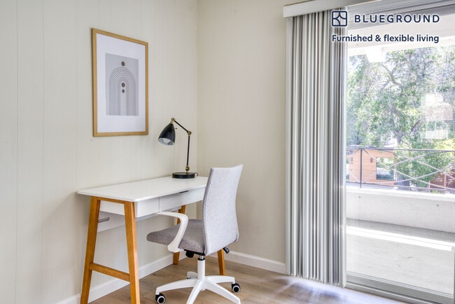 Photo - 837 Cowper St Unit SI FL3-ID1014