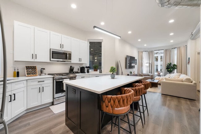 Photo - 1543 N Claremont Ave Unit SI ID1244947P