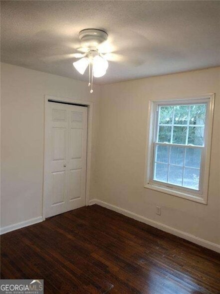 Photo - 131 Garrison Rd SE