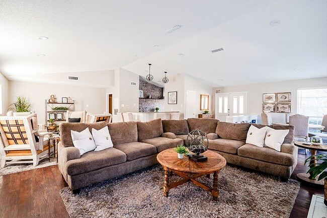 Photo - Arbors On Chimney Rock