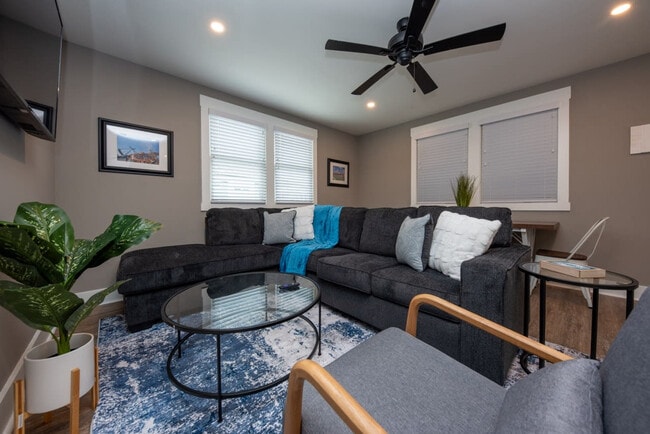 Building Photo - 1140 Simpson Ave Unit ID1309005P