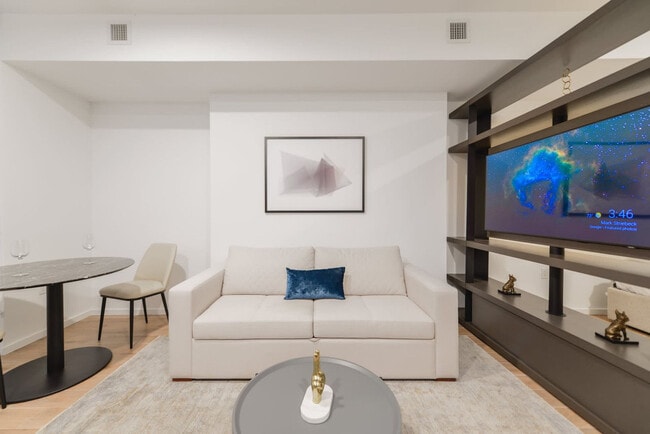 Building Photo - 398 NE 5th St Unit ID1240628P