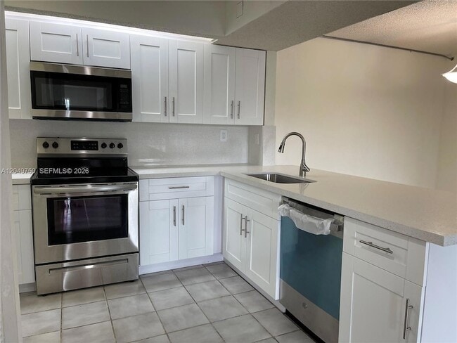 Building Photo - 8500 SW 212th St Unit 307