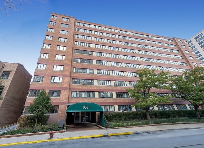 Building Photo - 708 W Bittersweet Pl Unit 212