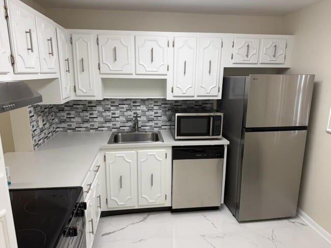 Photo - 3000 Riverside Dr Unit 2011