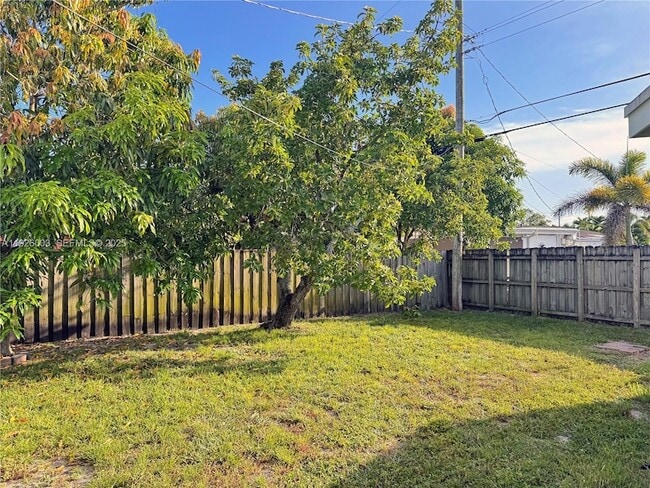 Photo - 1400 N 70th Way