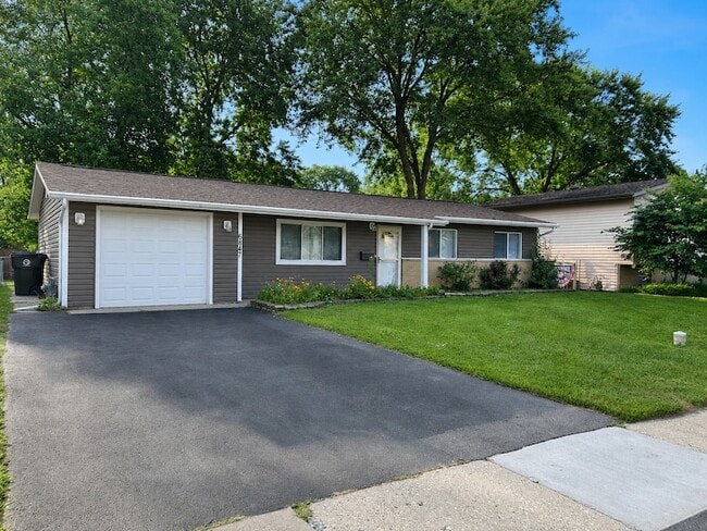 Photo - 6847 Hawthorne Ln