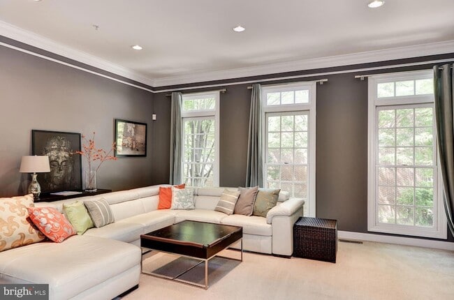 Photo - 4908 Waple Ln