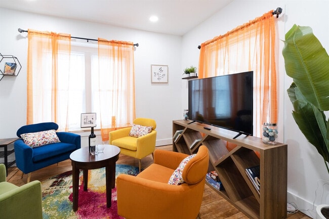 Building Photo - 10628 Lee Ave Unit ID1290639P