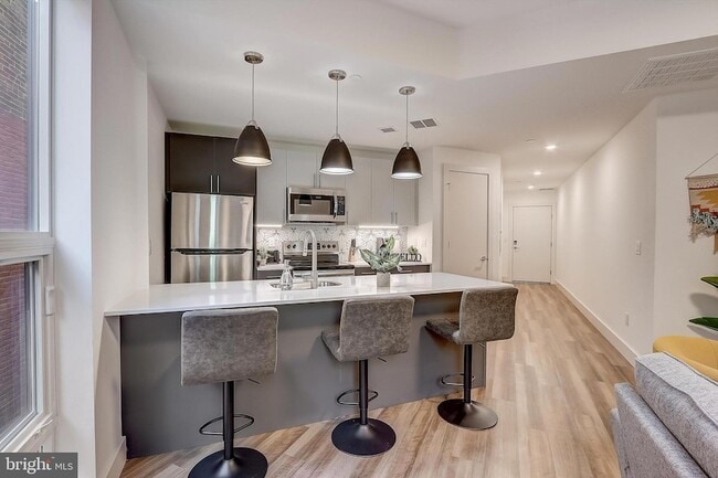 Photo - 3029 W Glenwood Ave Unit 207
