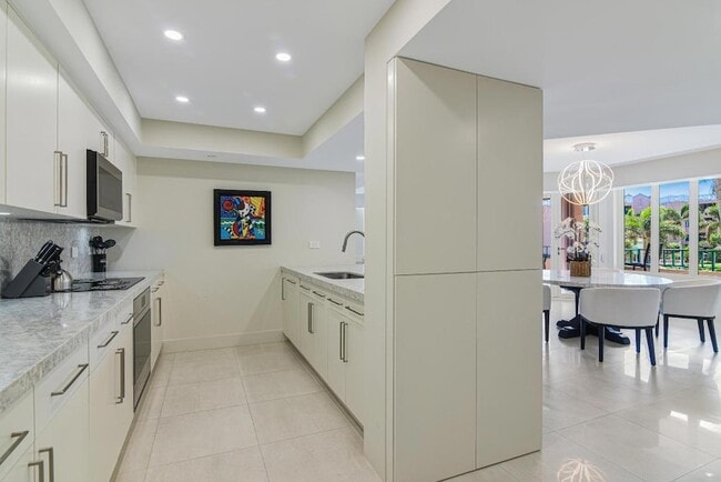 Photo - 100 SE 5th Ave Unit 305