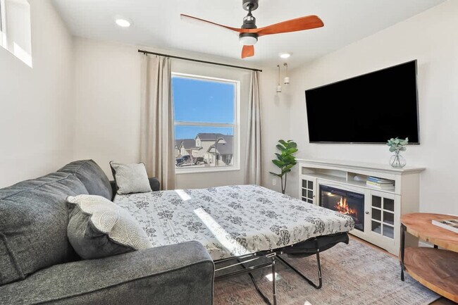 Photo - 304 Cliff Swallow Ave Unit SI ID1460914P