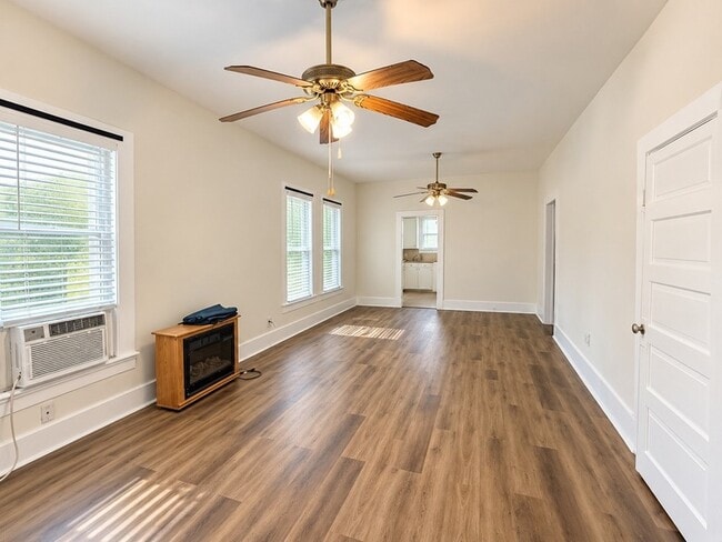 Photo - 2403 Webster St