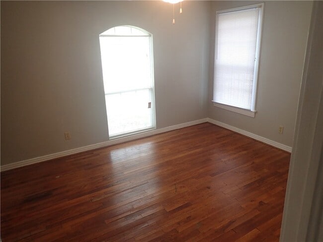 Photo - 6340 Parkdale Dr