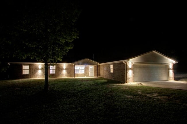 Photo - 720 Tennessee Acres Dr