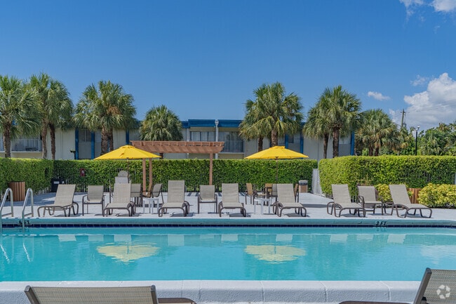Pool - Costa Del Lago