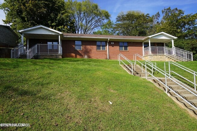 Building Photo - 706 Jay St