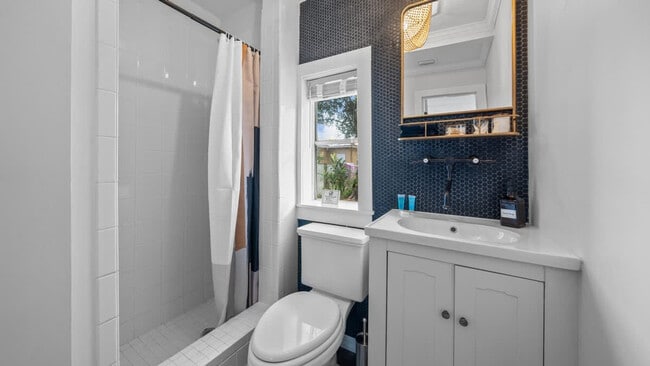 Photo - 720 1/2 W Woodlawn Ave Unit ID1271928P