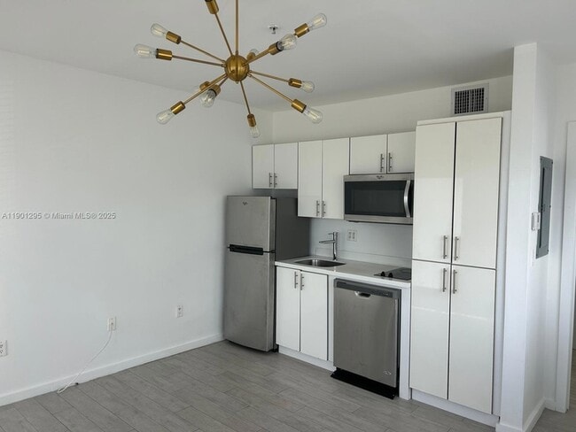 Photo - 1601 Meridian Ave Unit 201