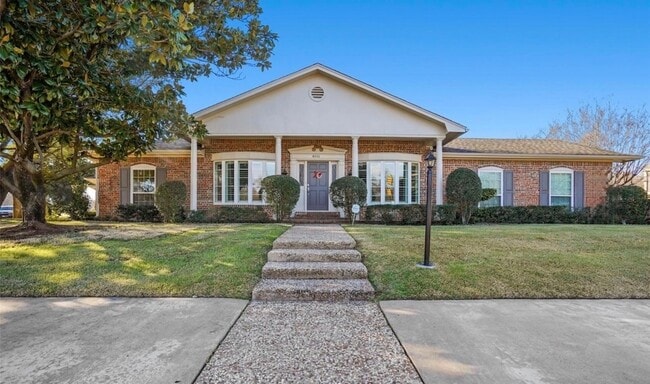 Building Photo - 4301 Bellaire Dr S