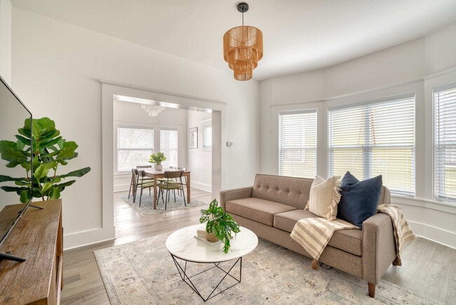 Building Photo - 315-317-317 NE Beech St Unit ID1309843P