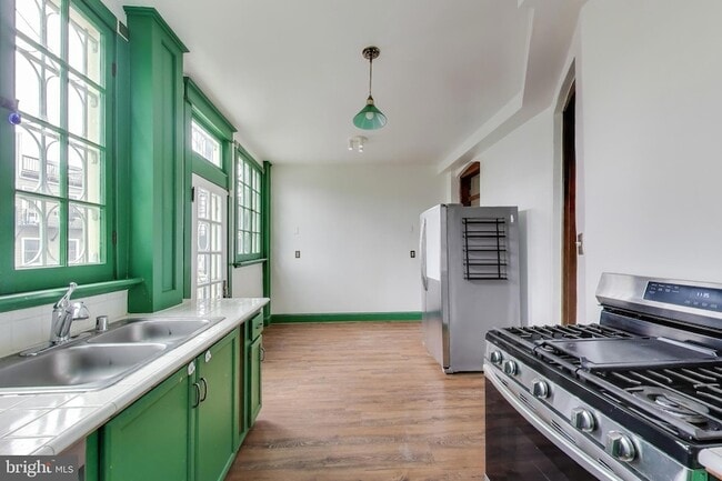 Photo - 140 Bryant St NW