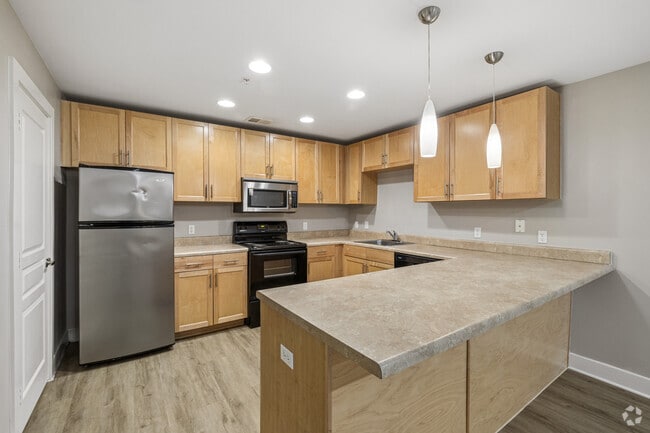 2BR, 1BA - 1,032SF - Kitchen - Thirty Two West