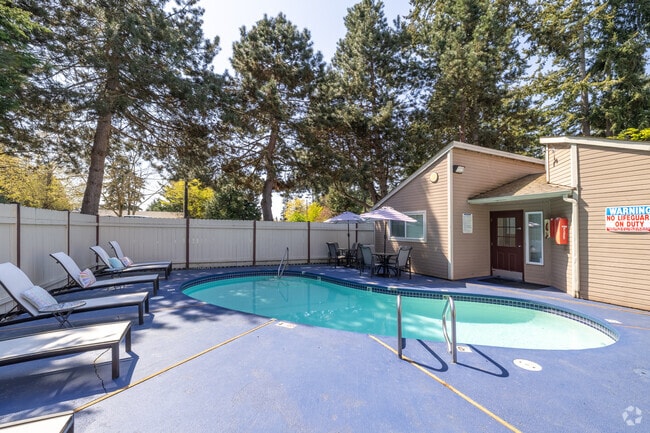 Park 210 Apartment Homes - Pool - Park 210 Apartment Homes