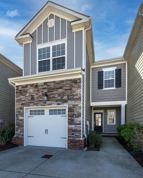 Photo - 105 Dursley Ln