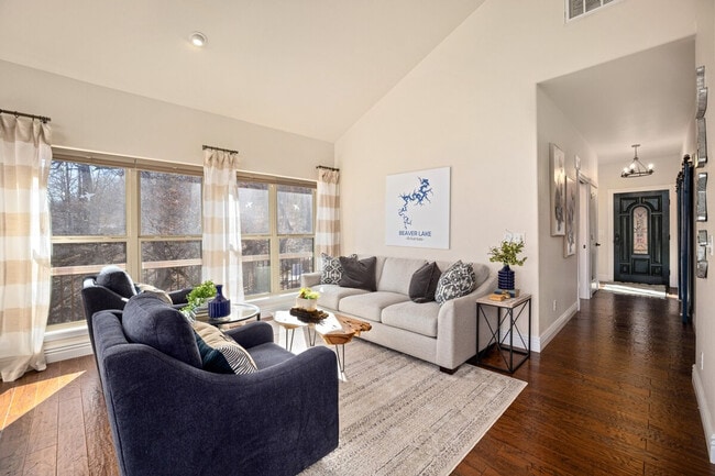 Building Photo - 366 Lakeside Rd Unit ID1221805P