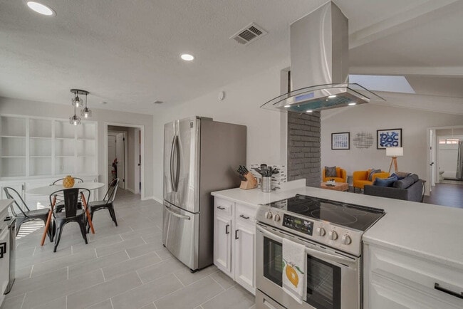 Photo - 2421 Regal Rd Unit ID1019483P