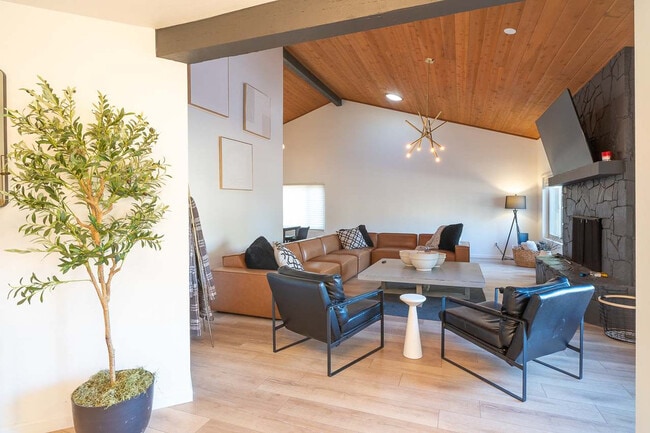 Building Photo - 4530 Red Fox Ln Unit ID1369224P