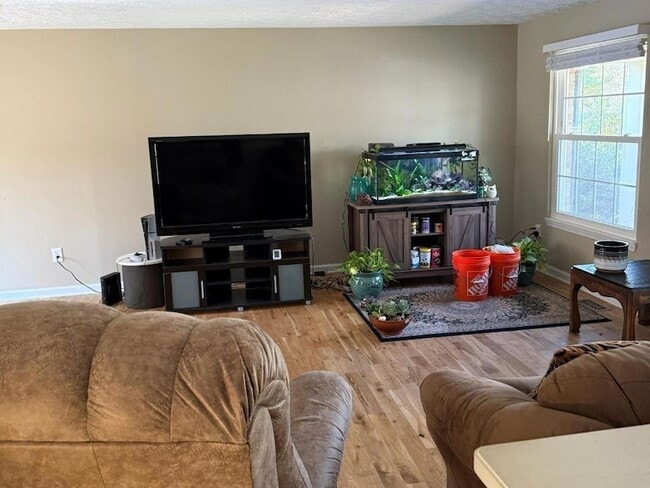 Photo - 1733 Ellenwood Dr NE