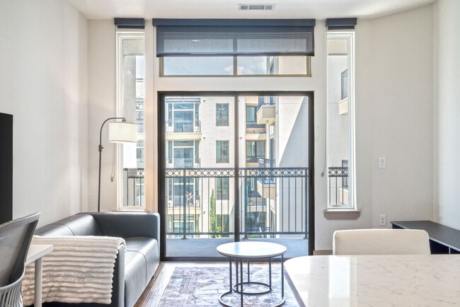 Building Photo - 1203 Chartres St Unit SI FL3-ID1586707P