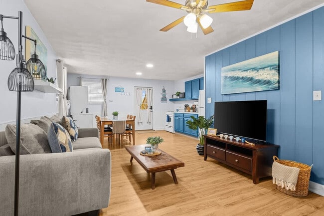 Building Photo - 1427 W Ocean View Ave Unit ID1328010P