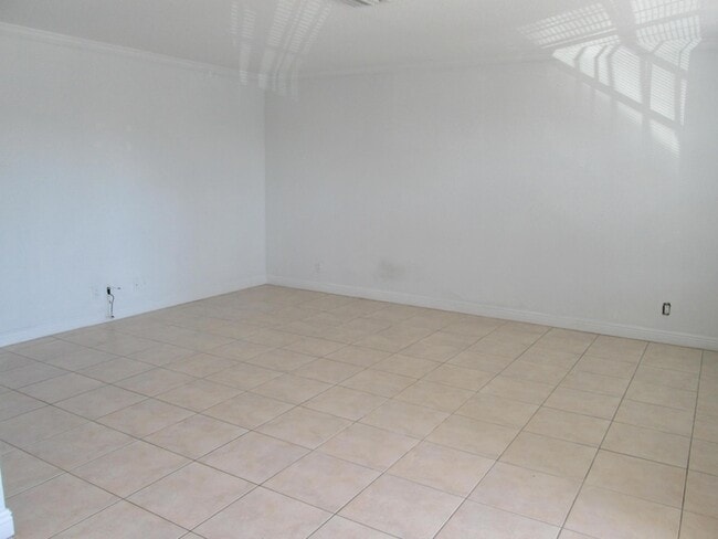 Photo - 405 N Cypress Dr Unit 3