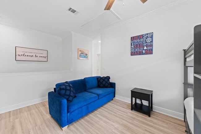 Building Photo - 206 Piper Cv Unit SI ID1447122P