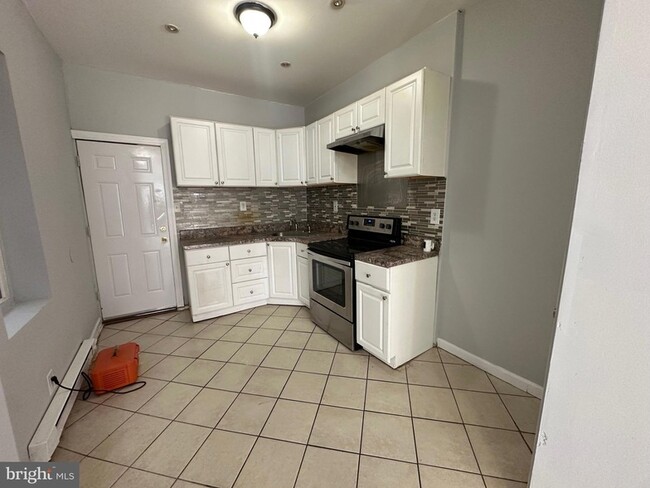 Photo - 4947 Hoopes St