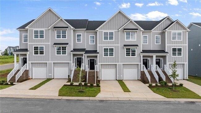 Building Photo - 1729 University Dr Unit D1